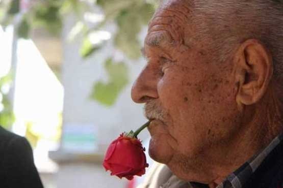 اعتیاد عجیب پیرمرد ترکیهای اعتیاد عجیب پیرمرد ترکیهای