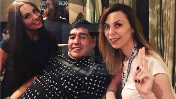 تعرض جنسی مارادونا به خبرنگار زن روسی! تعرض جنسی مارادونا به خبرنگار زن روسی!