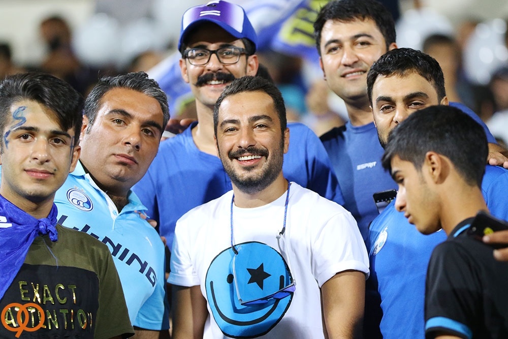 نوید محمدزاده در جمع هواداران استقلال نوید محمدزاده در جمع هواداران استقلال