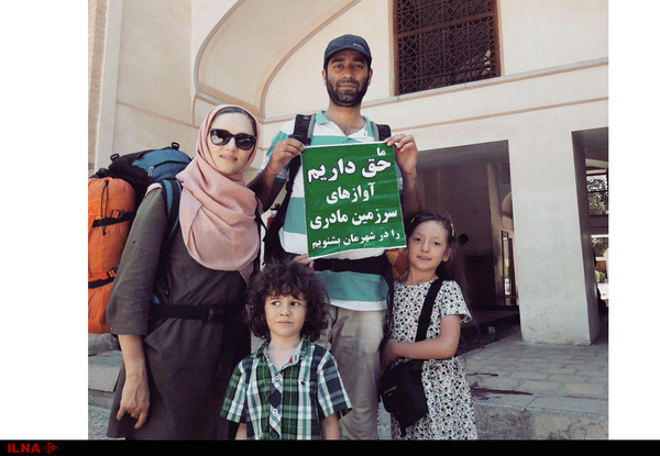 (تصاویر) اعتراض متفاوت یک خانواده مشهدی به لغو کنسرتها (تصاویر) اعتراض متفاوت یک خانواده مشهدی به لغو کنسرتها