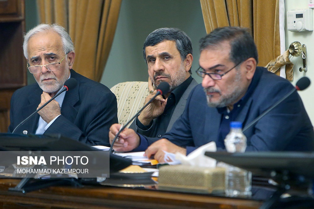 (تصویر) احمدینژاد یک روز پس از فوت برادرش (تصویر) احمدینژاد یک روز پس از فوت برادرش