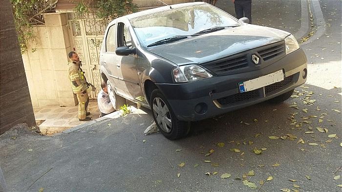 (تصاویر) نجات تندر۹۰ در کوچههای نیاوران (تصاویر) نجات تندر۹۰ در کوچههای نیاوران