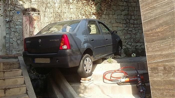 (تصاویر) نجات تندر۹۰ در کوچههای نیاوران (تصاویر) نجات تندر۹۰ در کوچههای نیاوران