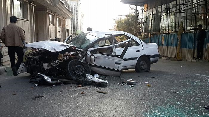 (تصاویر) تصادف شدید راننده زن با درخت در ولنجک (تصاویر) تصادف شدید راننده زن با درخت در ولنجک