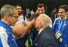 حرکت عجیب تاماش آیان با قهرمان ایران! حرکت عجیب تاماش آیان با قهرمان ایران!