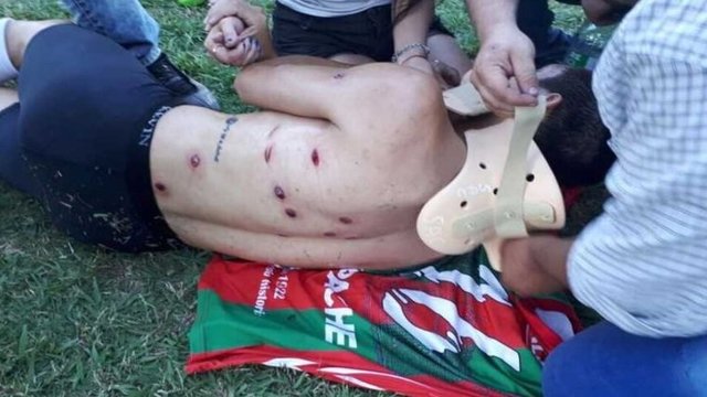 (تصاویر) پلیس آرژانتین بازیکنان فوتبال را به گلوله بست (تصاویر) پلیس آرژانتین بازیکنان فوتبال را به گلوله بست