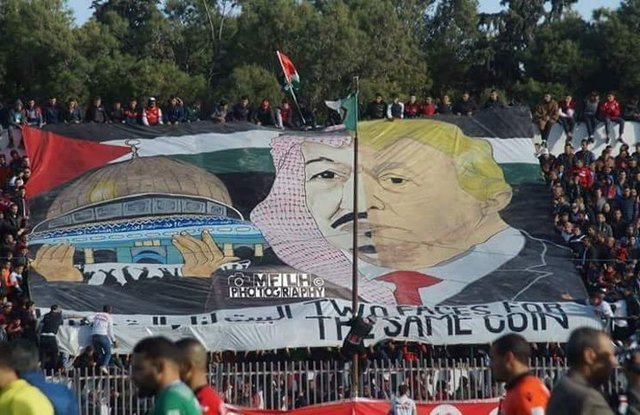 اعتراض بازیکنان الجزایر به ملکسلمان و ترامپ اعتراض بازیکنان الجزایر به ملکسلمان و ترامپ
