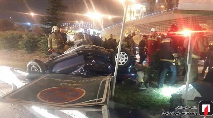 (تصاویر) مصدومیت شدید ۳ دختر و یک پسر بر اثر واژگونی ۲۰۶ (تصاویر) مصدومیت شدید ۳ دختر و یک پسر بر اثر واژگونی ۲۰۶