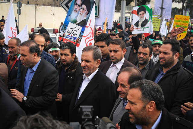 (تصویر) جهانگیری در جمع راهپیمایان تهران حاضر شد