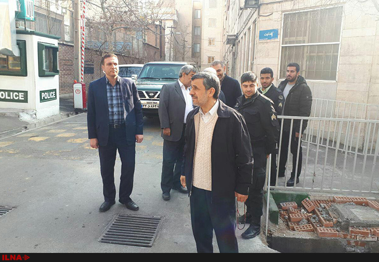 (تصویر) احمدی‌نژاد در راهپیمایی حاضر شد