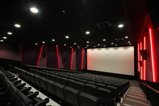 بلاتکلیفی پخش فوتبال در سینماها