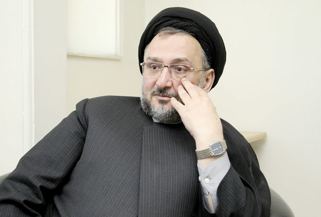 چرا روحانیون در 