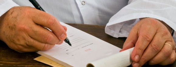 پزشکان بد خط تذکر می‌گیرند