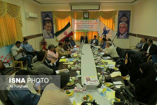 برکناری رییس دانشگاه بدلیل نصب بنر فرهاد رهبر و ولایتی