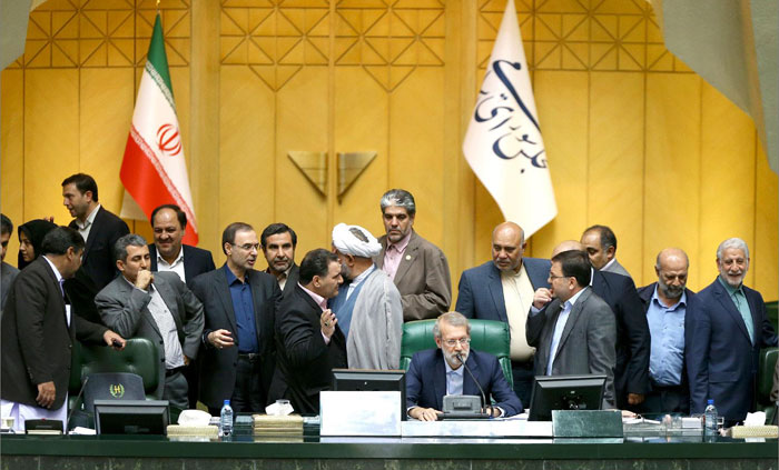 استیضاح علی ربیعی با حاشیه آغاز شد