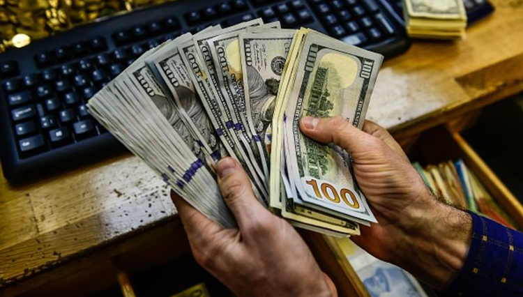 کاهش قیمت دلار و سکه در بازار آزاد