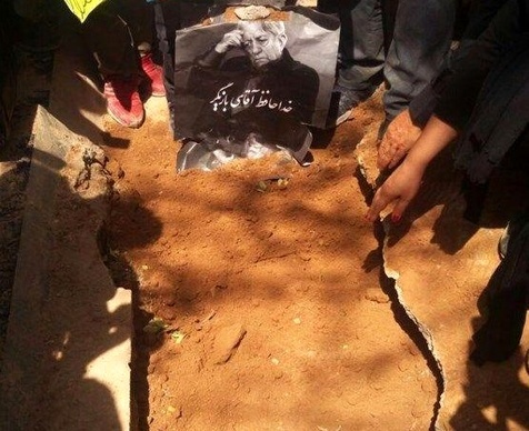 (تصویر) آرامگاه ابدی عزت‌الله انتظامی