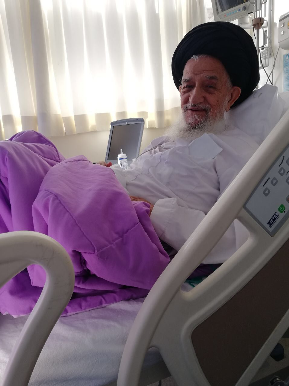 (تصویر) آیت‌الله علم‌الهدی در بیمارستان بستری شد