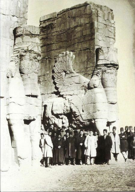 درباریان قاجار در تخت جمشید ۱۲۹۰