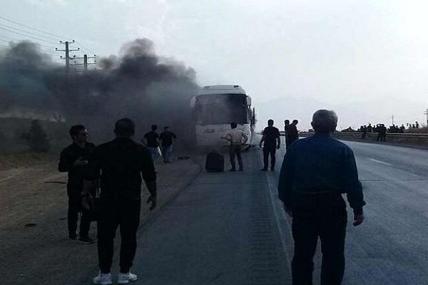 (تصویر) آتش‌سوزی در یک اتوبوس مسافربری