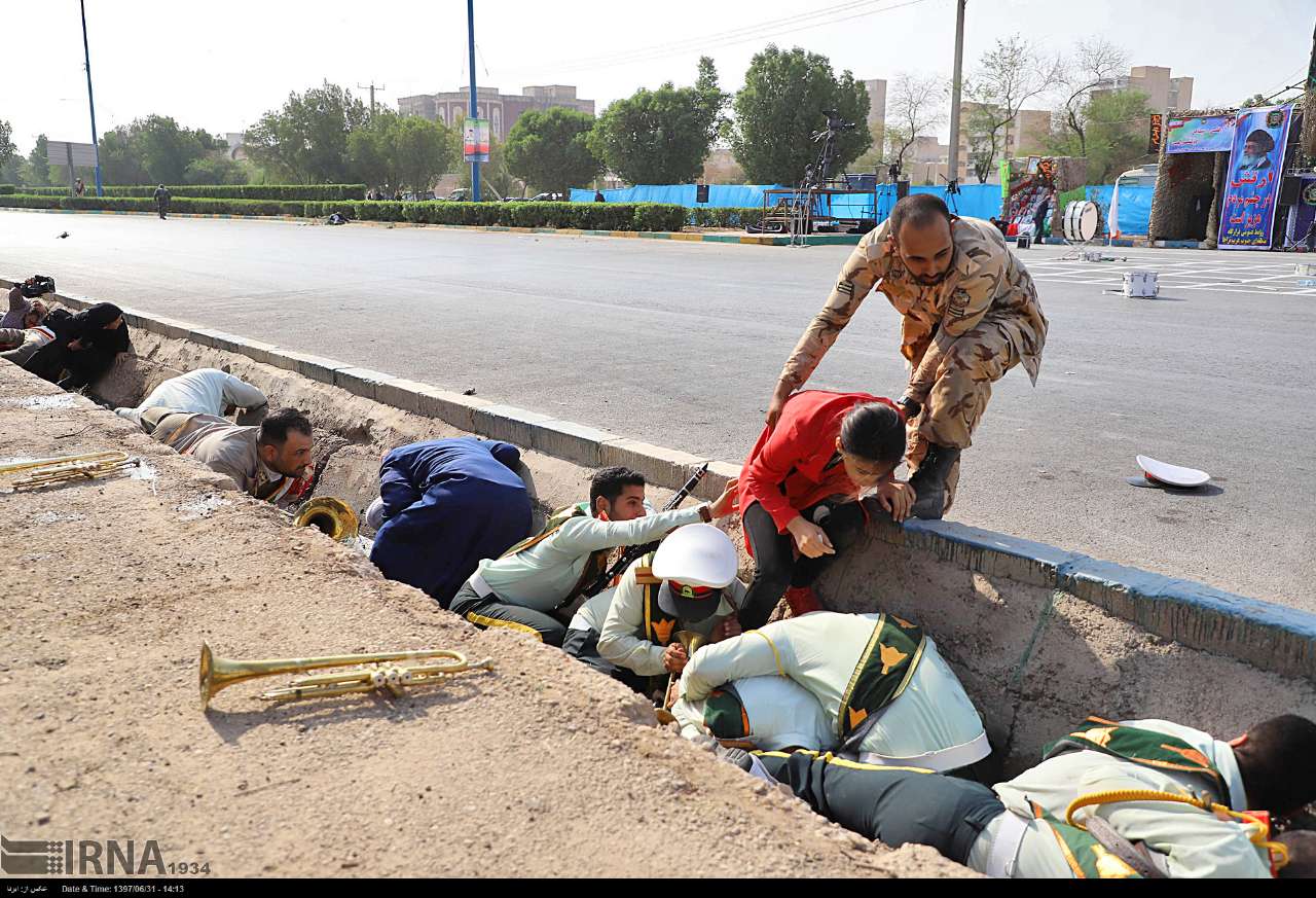 تصاویر/ تلاش برای نجات در حمله تروریستی اهواز
