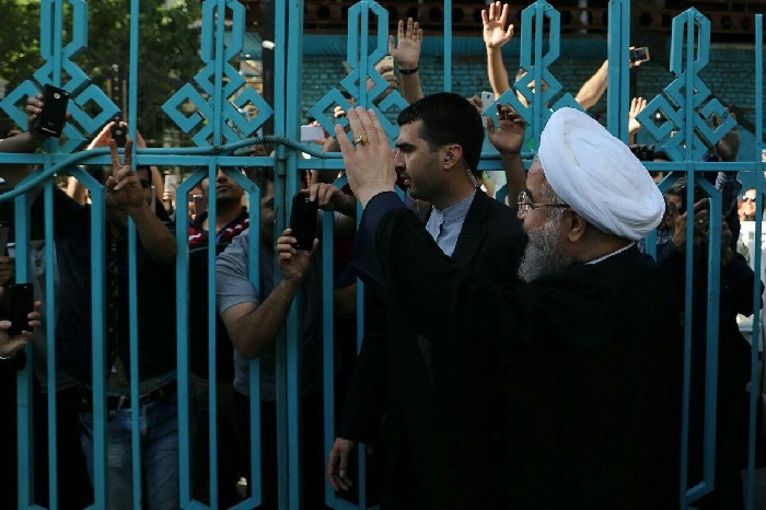 چرا روحانی تنها شد؟ چرا روحانی تنها شد؟