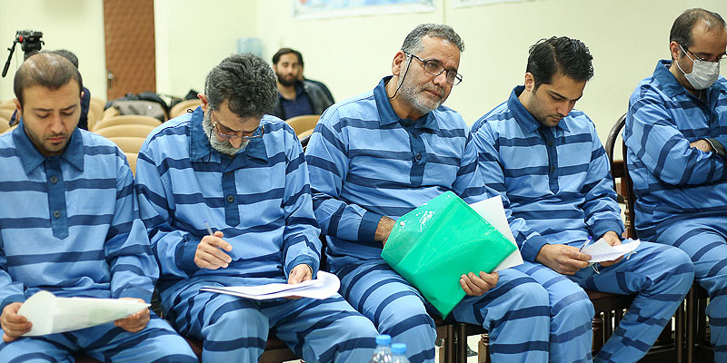 (تصاویر) اولین جلسه رسیدگی به اتهامات ۵ مدیر صرافی در شعبه سوم دادگاه (تصاویر) اولین جلسه رسیدگی به اتهامات ۵ مدیر صرافی در شعبه سوم دادگاه