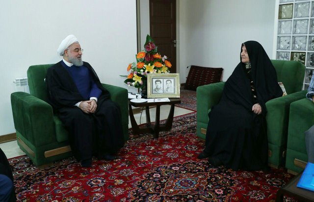 حضور روحانی در خانواده شهدا و جانبازان دفاع مقدس