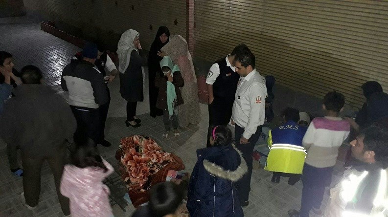 (تصاویر) نجات جان ۲ مادر و ۴ کودک از مرگ در یافتآباد (تصاویر) نجات جان ۲ مادر و ۴ کودک از مرگ در یافتآباد