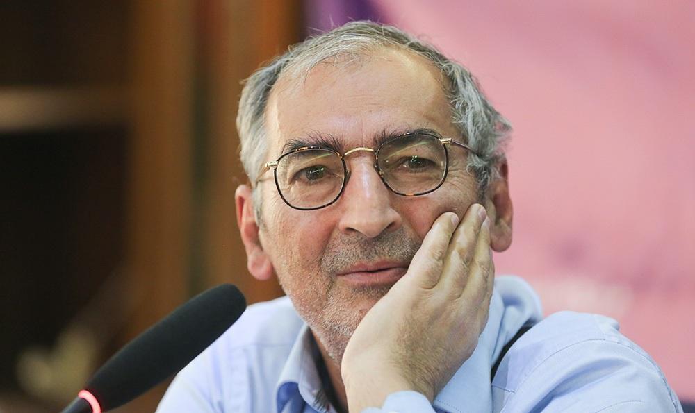 زیباکلام: دانشگاه در ایران نمی تواند غیرسیاسی بماند زیباکلام: دانشگاه در ایران نمی تواند غیرسیاسی بماند