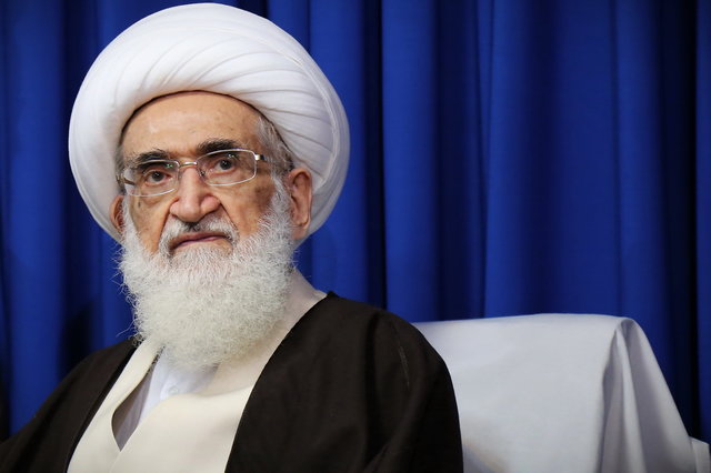آیتالله نوریهمدانی: مراکز تجاری باید در زمان نماز تعطیل شود آیتالله نوریهمدانی: مراکز تجاری باید در زمان نماز تعطیل شود