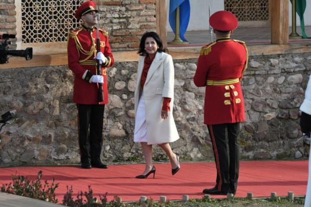 سالومه زورابیشویلی، اولین رئیس جمهور زن در گرجستان سوگند یاد کرد