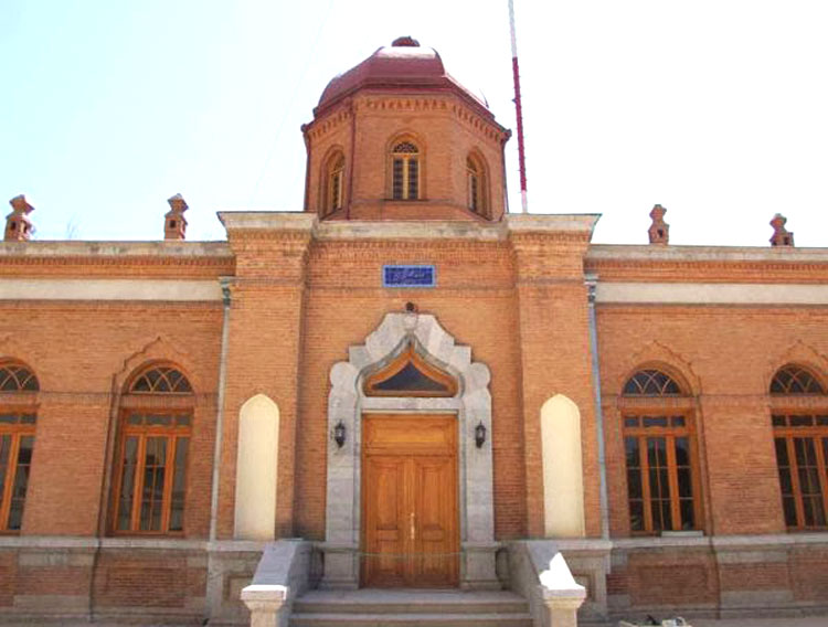 خوش به حال وزیر جوان با این دفتر کارش!