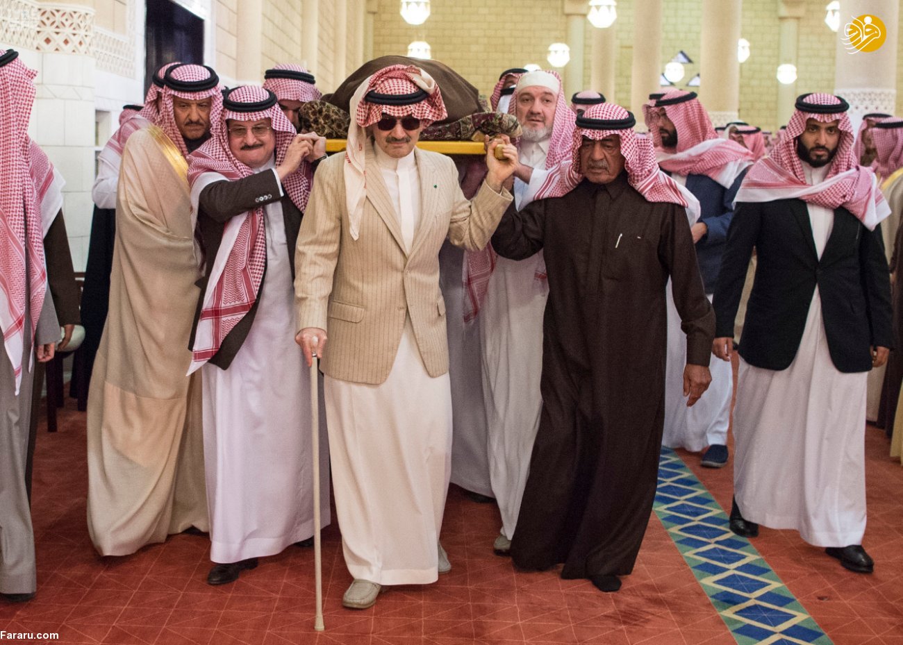 (تصاویر) اندوه ملک سلمان در تشییع جنازه برادرش