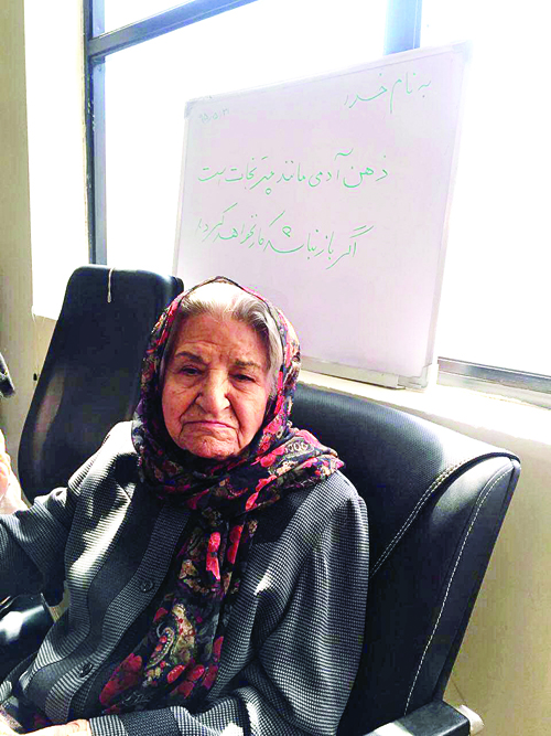 بدرالملوک مادری با ٣ هزار کودک و ٣ مرکز خیریه