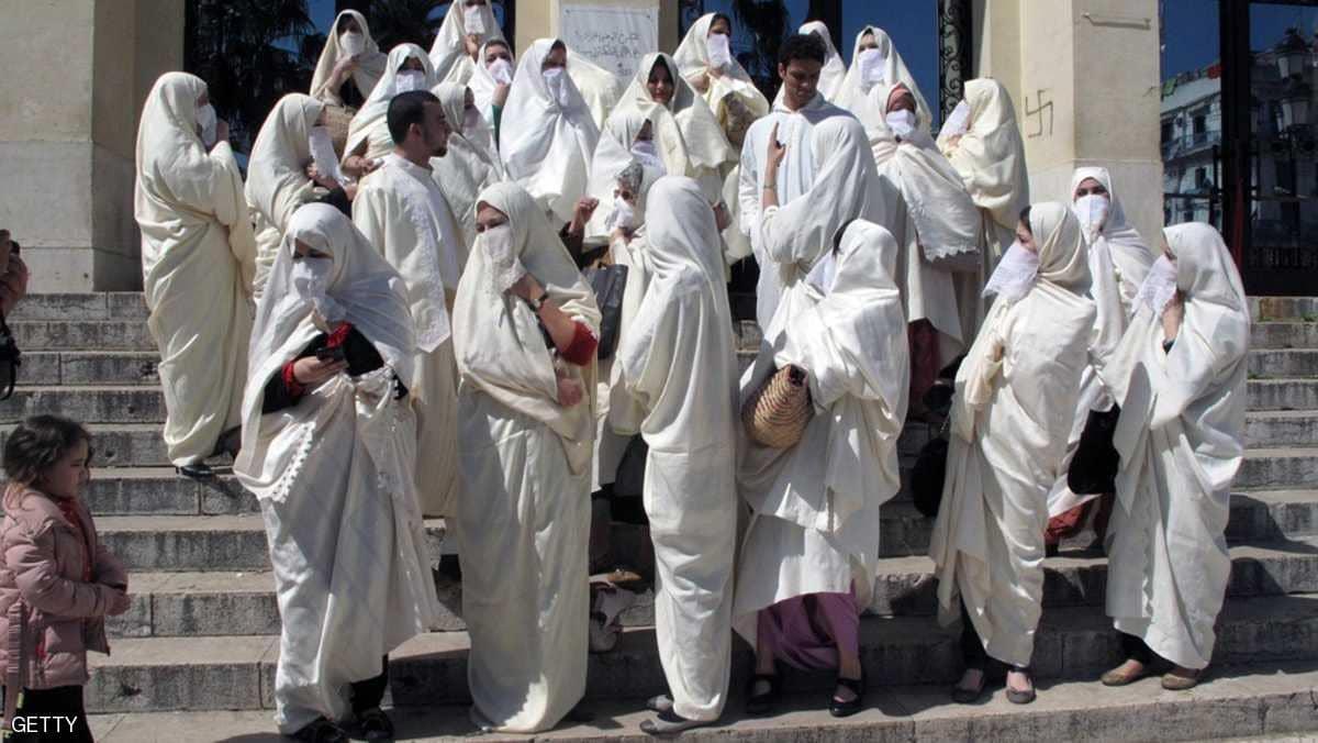 بهت جامعه الجزایر از رواج پدیده عجیب «خودکشی با چادر»
