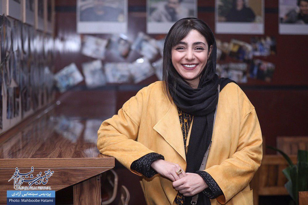 (تصویر) چهره خندان هستی مهدوی‌فر در اکران مردمی «ماجرای نیمروز: رد خون»