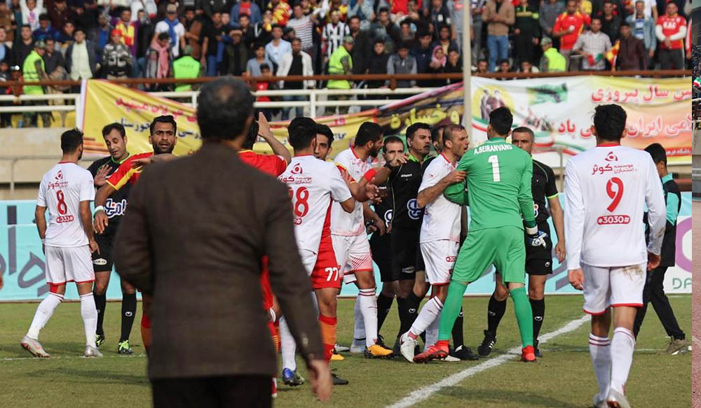 در دیدار جنجالی پرسپولیس و فولاد چه گذشت؟ در دیدار جنجالی پرسپولیس و فولاد چه گذشت؟
