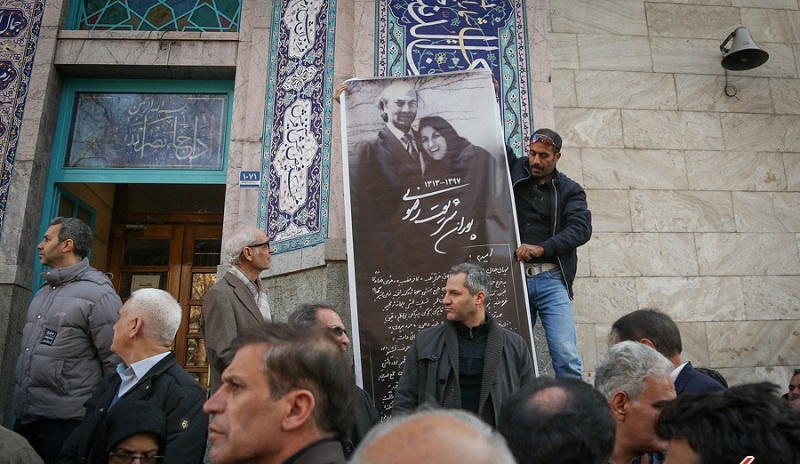 به بهانه یک تشییع
