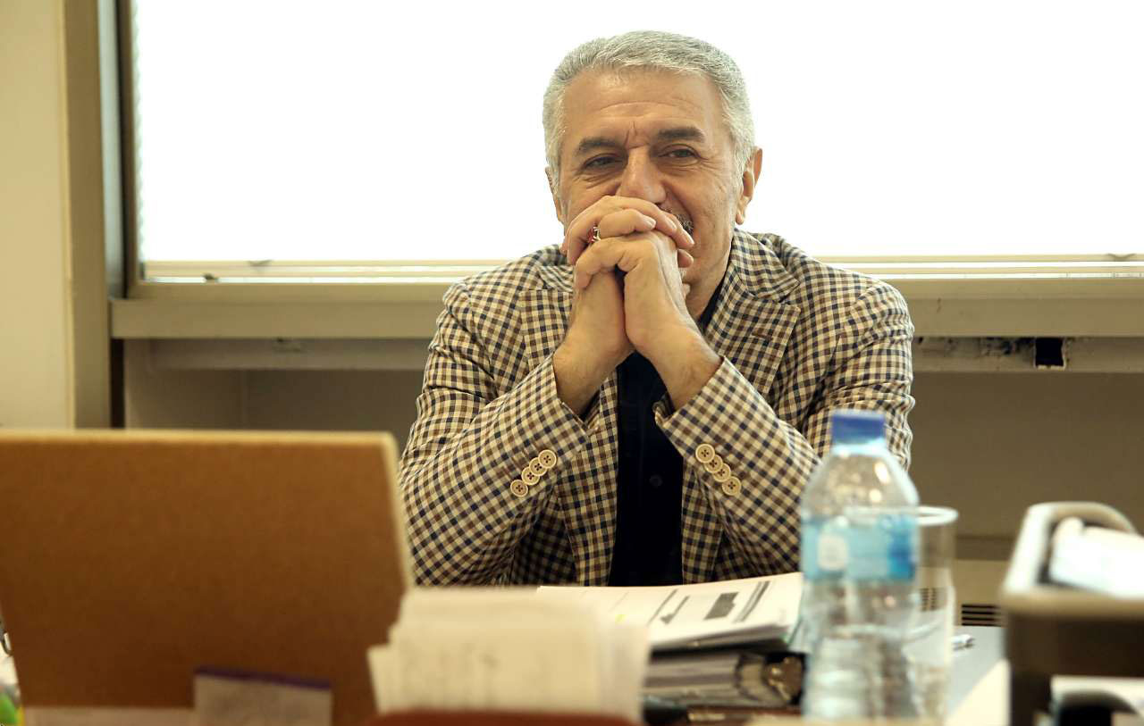 پلاکارد بدستان را با توجیههای ساده بسیج کردهاند پلاکارد بدستان را با توجیههای ساده بسیج کردهاند