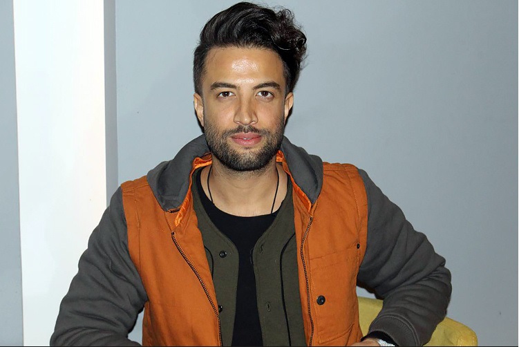 بنیامین بهادری عزادار شد بنیامین بهادری عزادار شد