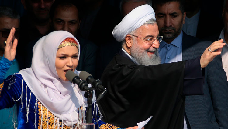 روحانی: به رهبری گفتم فرماندهی جنگ اقتصادی با حضرتعالی باشد، فرمودند باید فرماندهی با رئیس‌جمهور باشد