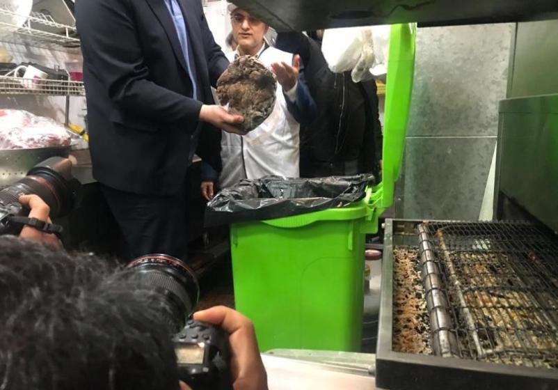 گوشت یخی در فست‌فود لاکچری برج میلاد!