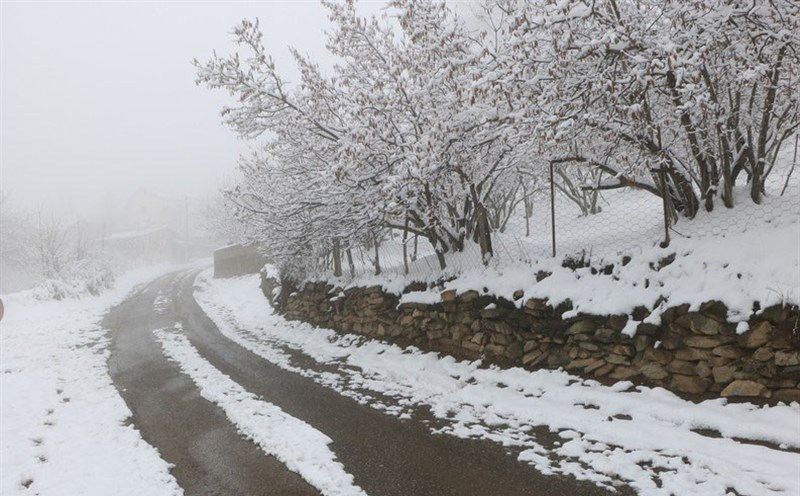 بارش برف و باران در جادههای ۳ استان بارش برف و باران در جادههای ۳ استان
