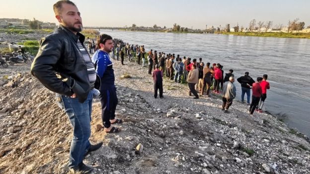 واژگونی کشتی در دجله نزدیک به ۱۰۰ قربانی گرفت واژگونی کشتی در دجله نزدیک به ۱۰۰ قربانی گرفت