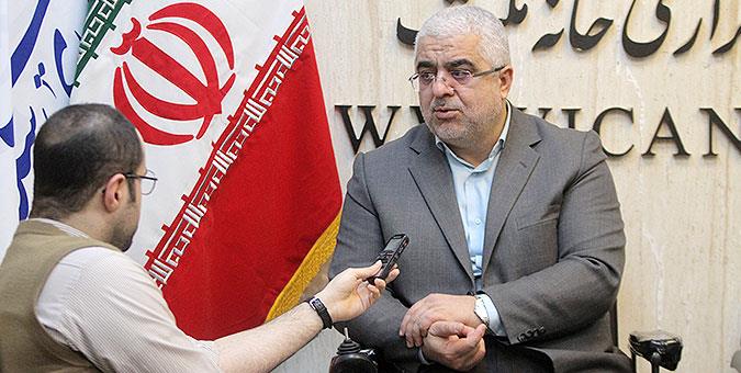 کت ریاست جمهوری بر تن احمدینژاد گشاد بود کت ریاست جمهوری بر تن احمدینژاد گشاد بود