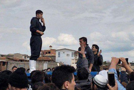 نقش آفرینی جنجالی سلبریتیها در سیلابهای اخیر نقش آفرینی جنجالی سلبریتیها در سیلابهای اخیر
