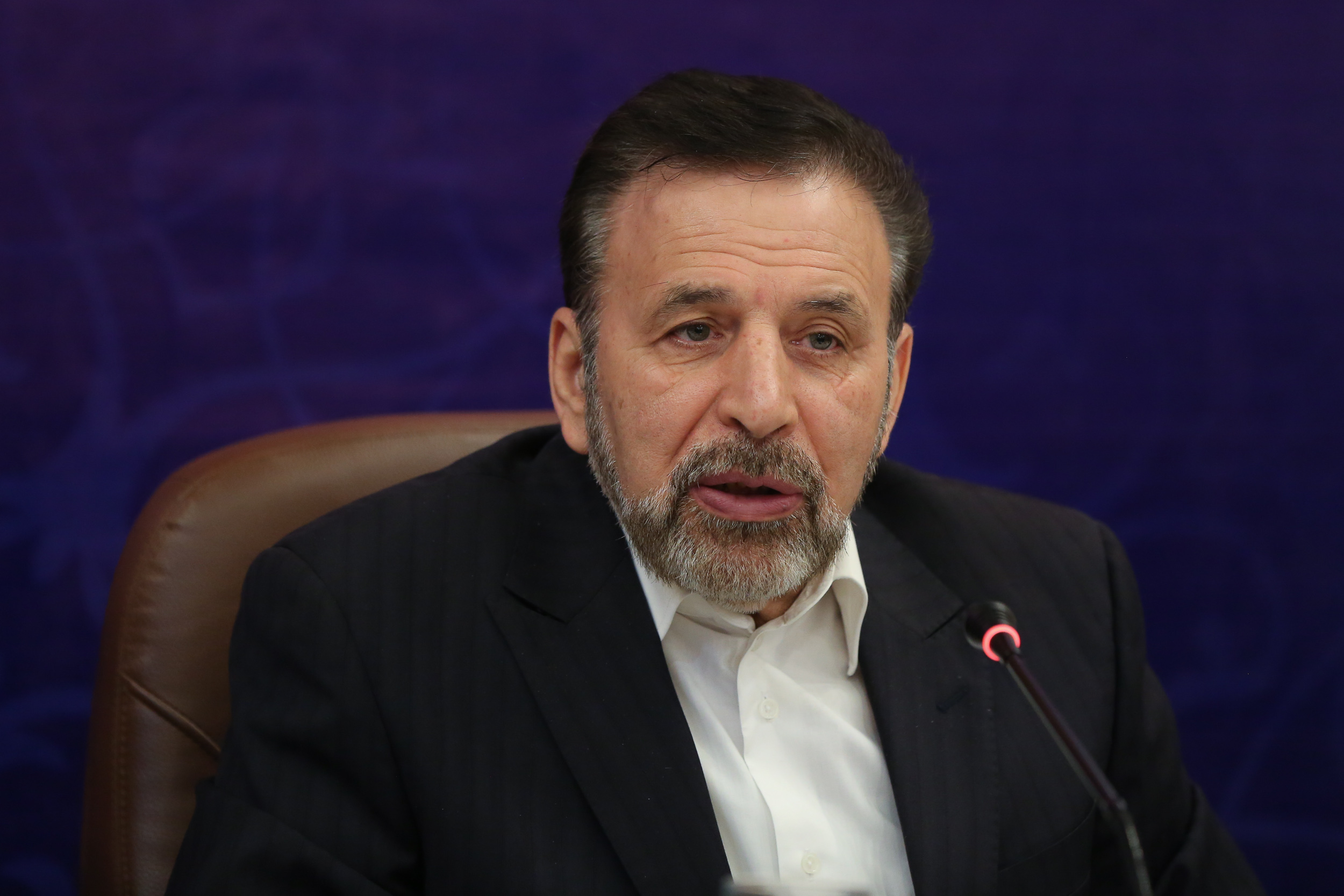 واعظی: اگر جای ظریف بودم اجازه میدادم صبح شود بعد استعفا کنم واعظی: اگر جای ظریف بودم اجازه میدادم صبح شود بعد استعفا کنم