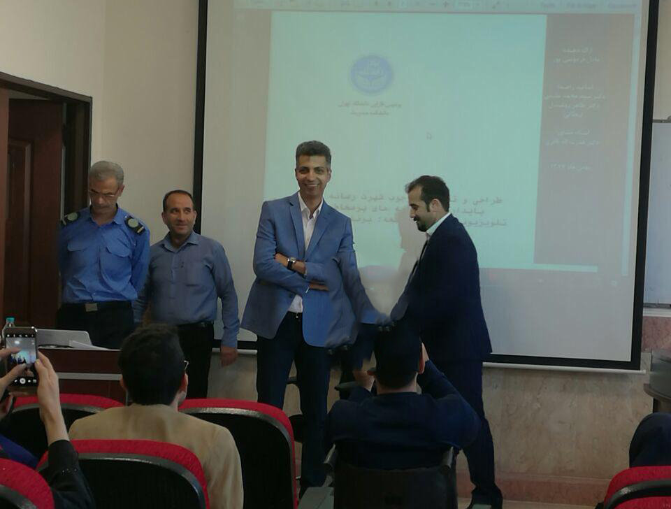تصویری از عادل فردوسیپور در جلسه دفاع دکتری تصویری از عادل فردوسیپور در جلسه دفاع دکتری