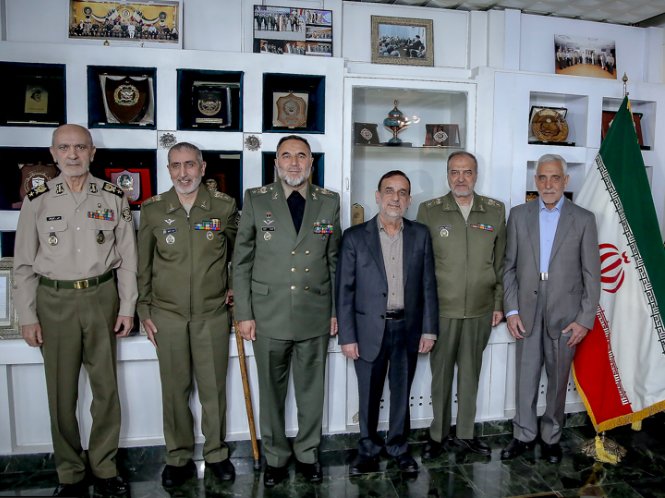(عکس) ۶ فرمانده نیروی زمینی ارتش در یک قاب (عکس) ۶ فرمانده نیروی زمینی ارتش در یک قاب